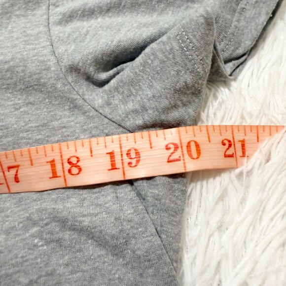 Women Under Armour Softball Bar T-Shirt Crew Neck in Grey Size Large - Picture 4 of 8